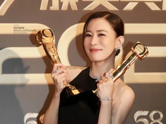 中餐厅5》喜迎开业黄晓明丁真上演“突然的拥抱”_东方焦点娱乐官网