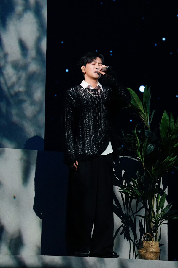 苏有朋《声生不息·华流季》热播 舞台风格鲜明被赞“好会唱” (4).jpg